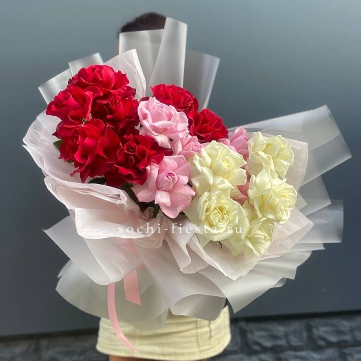 Микс из 17 роз в Химкие