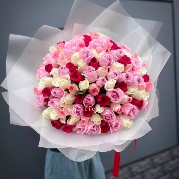 101 разноцветная роза "Карусель" в Химкие