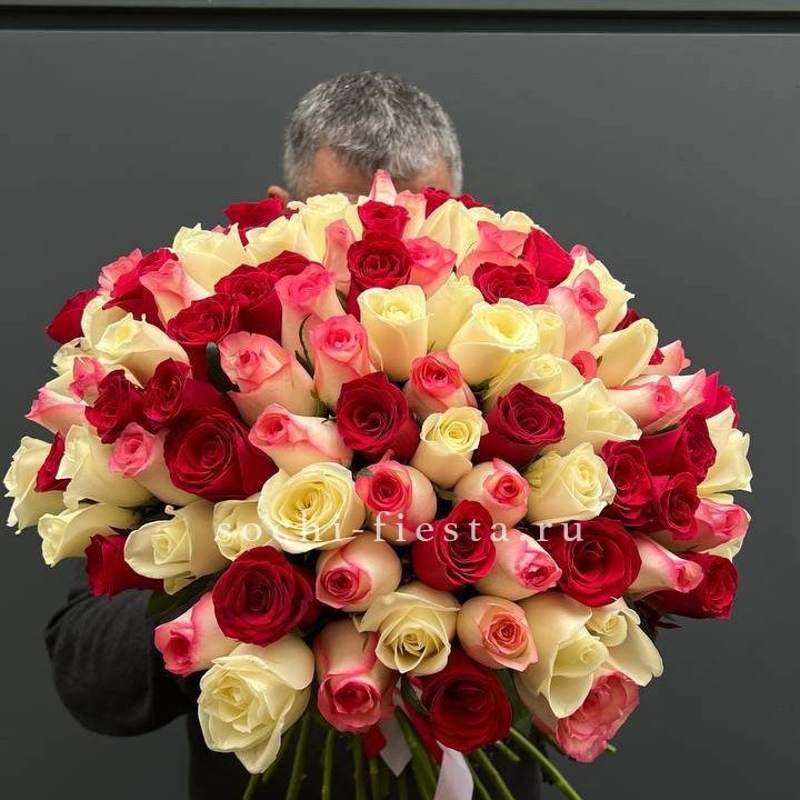 101 разноцветная роза "Джули" в Химкие