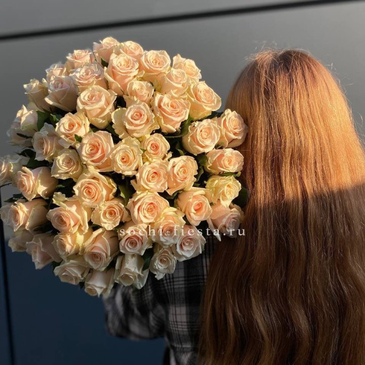 Охапка кремовых роз в Химкие