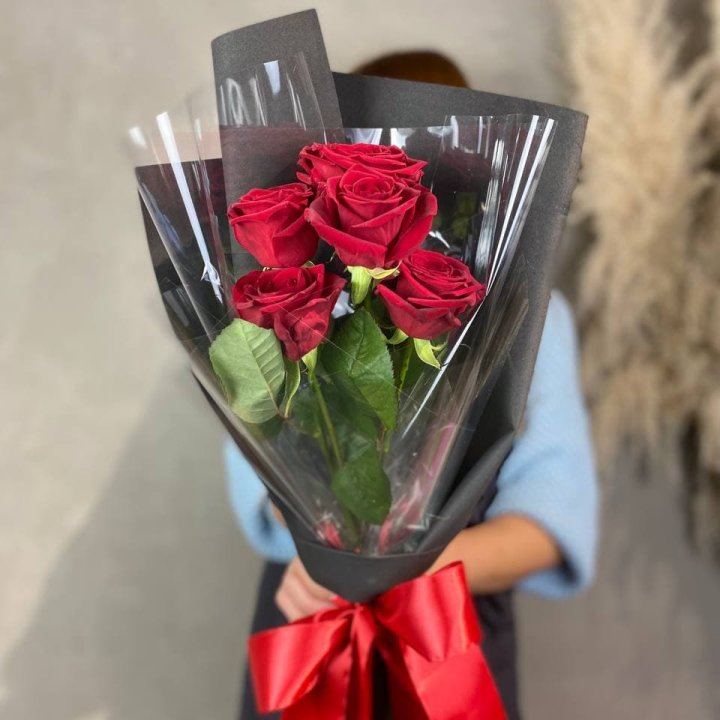 5 роз ред наоми в Химкие