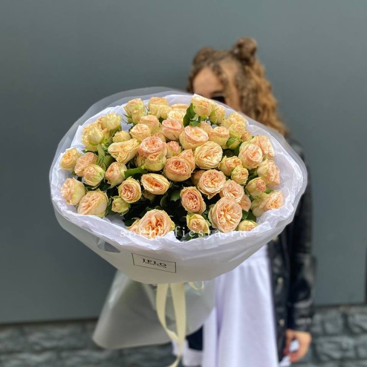 15 пионовидных роз в Химкие