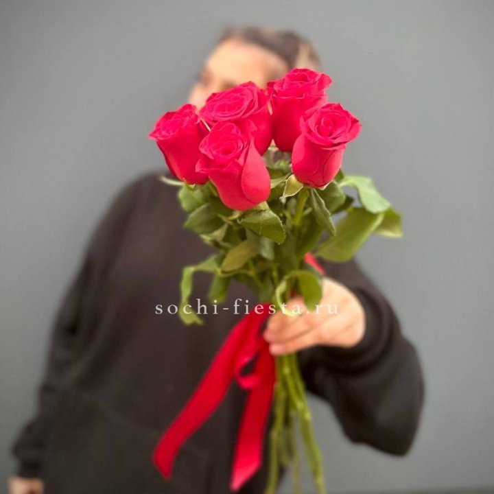 Букет 5 красных роз  в Химкие