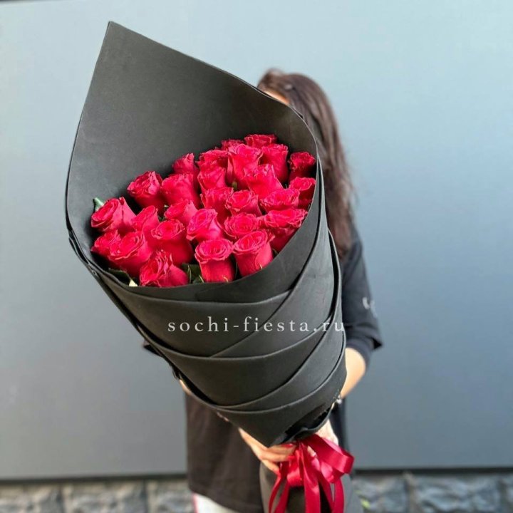 25 высоких красных роз в Химкие