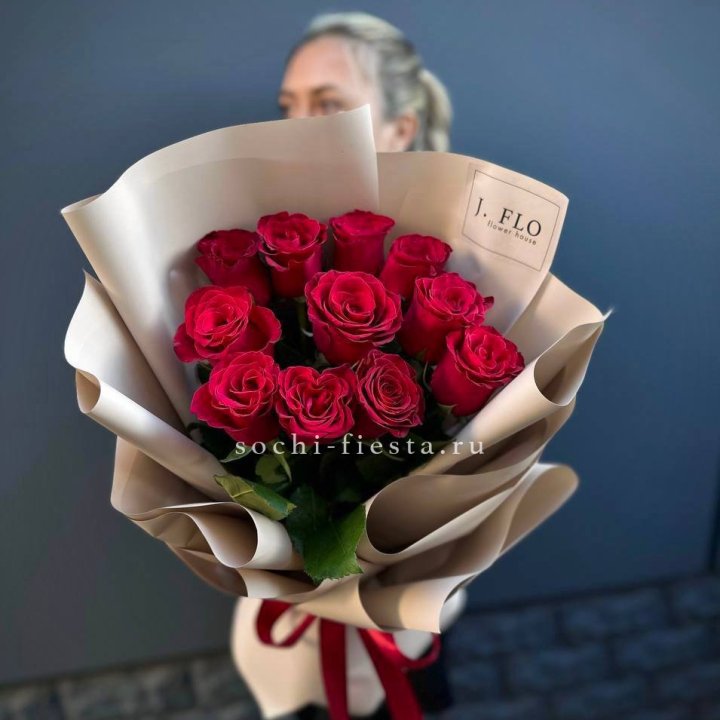 Букет красных роз "Наоми" в Химкие
