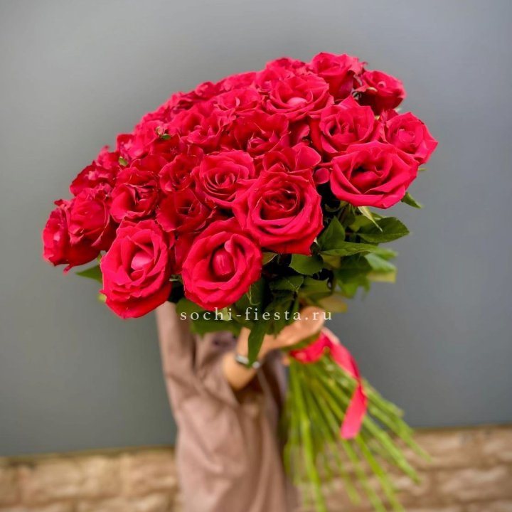 51 высокая красная роза в Химкие