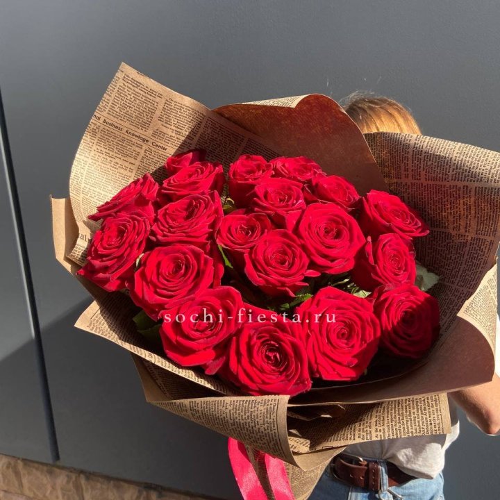 19 красных роз Леди Крафт в Химкие