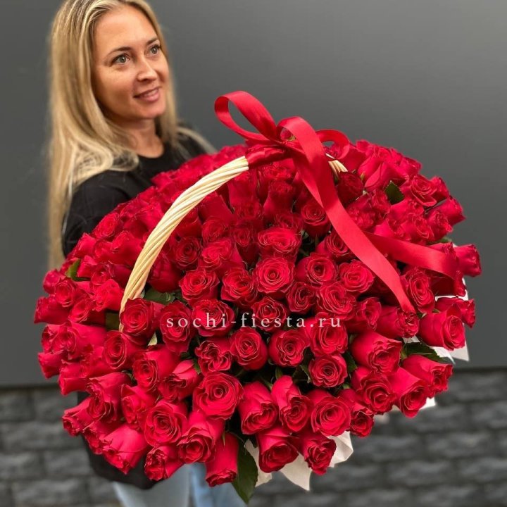 151 красная  роза в корзине в Химкие