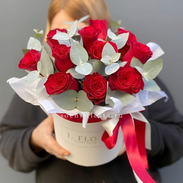 11 роз в шляпной коробке в Химкие