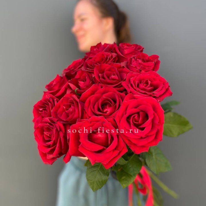 15 красных роз под ленту в Химкие