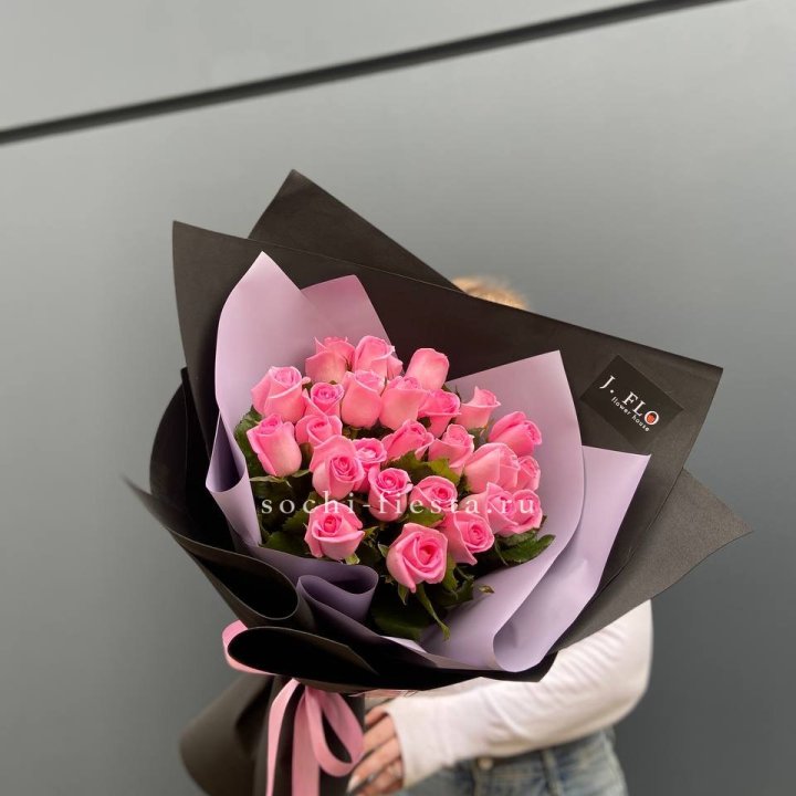 19 розовых роз  в Химкие