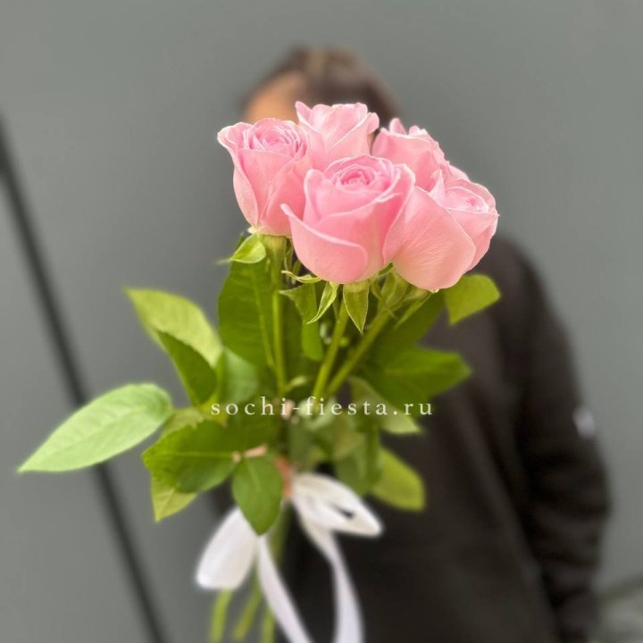 Букет 5 розовых роз  в Химкие