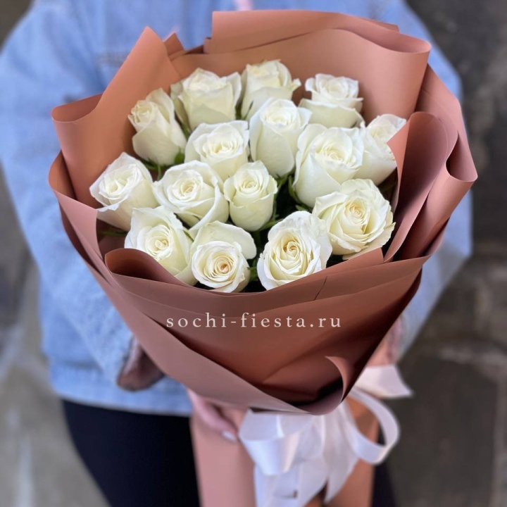 15 белых роз сиена в Химкие