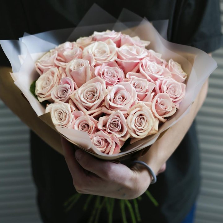 27 кремовых роз в Химкие