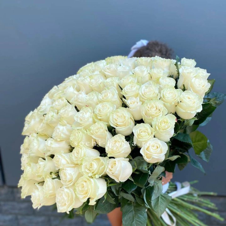 101 белая высокая роза в Химкие