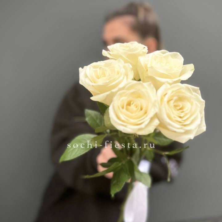 Букет 5 белых роз  в Химкие