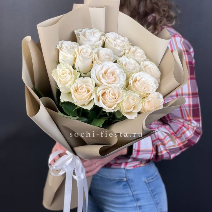 15 белых роз кофе в Химкие