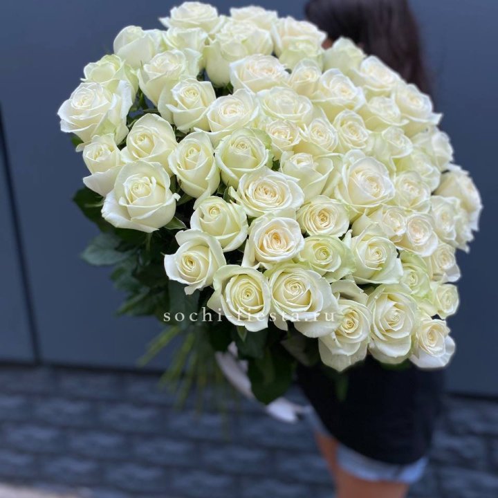 51 белоснежная высокая роза в Химкие