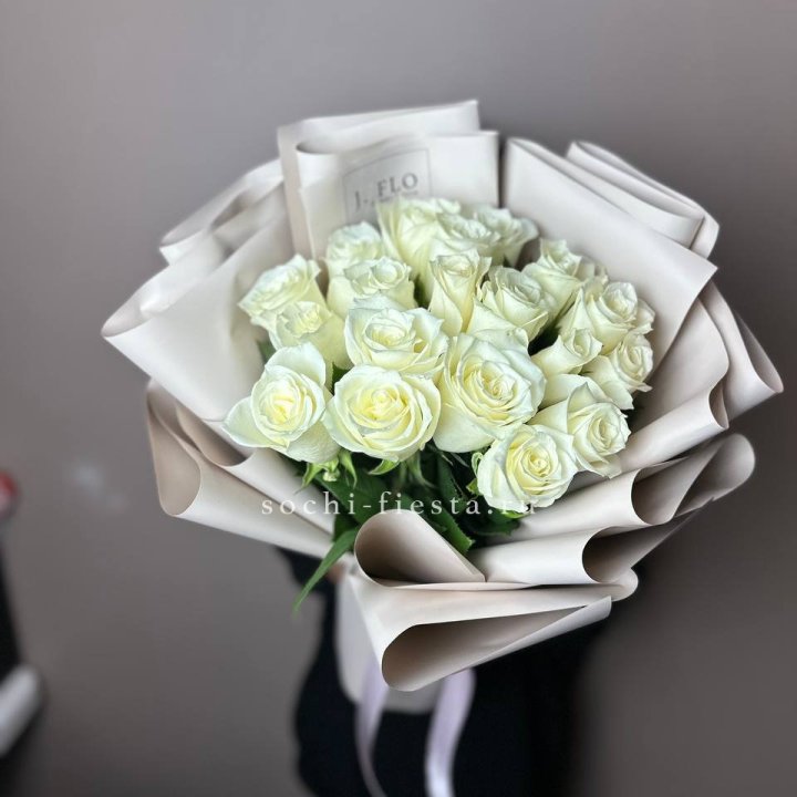 19 белых роз  в Химкие
