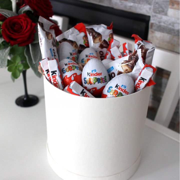 Коробка с киндерами  в Химкие