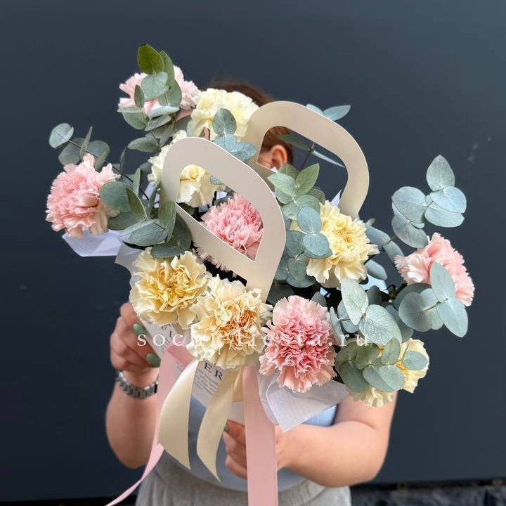 Сумочка из диантусов в Химкие