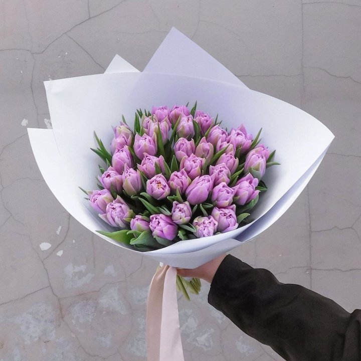 35 сиреневых тюльпанов в Химкие