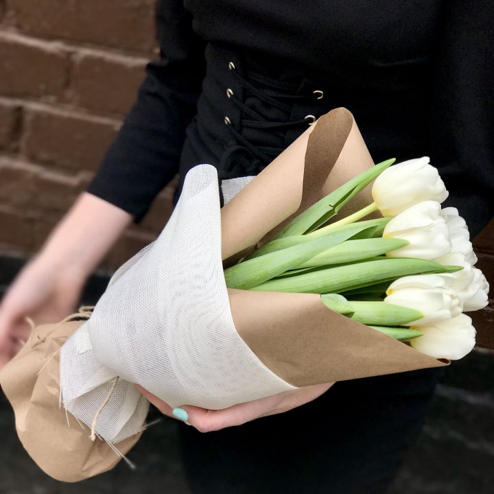 Букет белых тюльпанов в Химкие